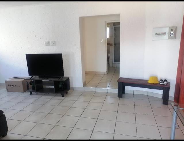 2 bed property to rent in MONDEOR